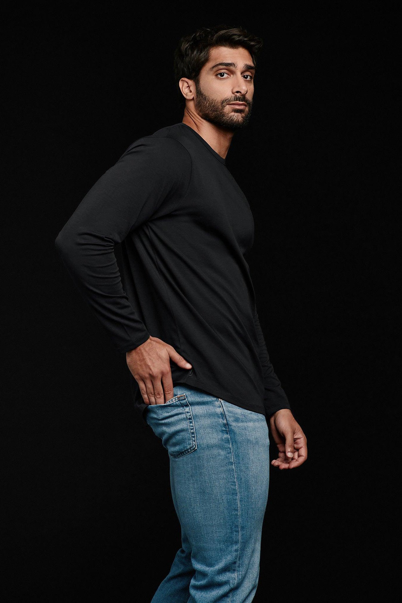 Men's Long Sleeve Curved Hem T-Shirt | Black