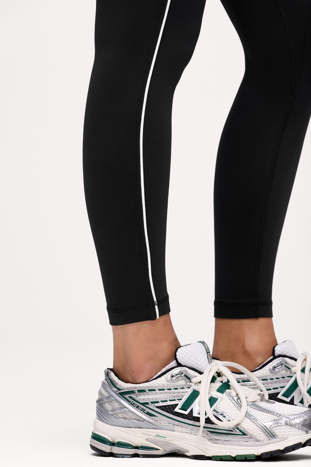 Motion Piped Legging with Pocket | Black