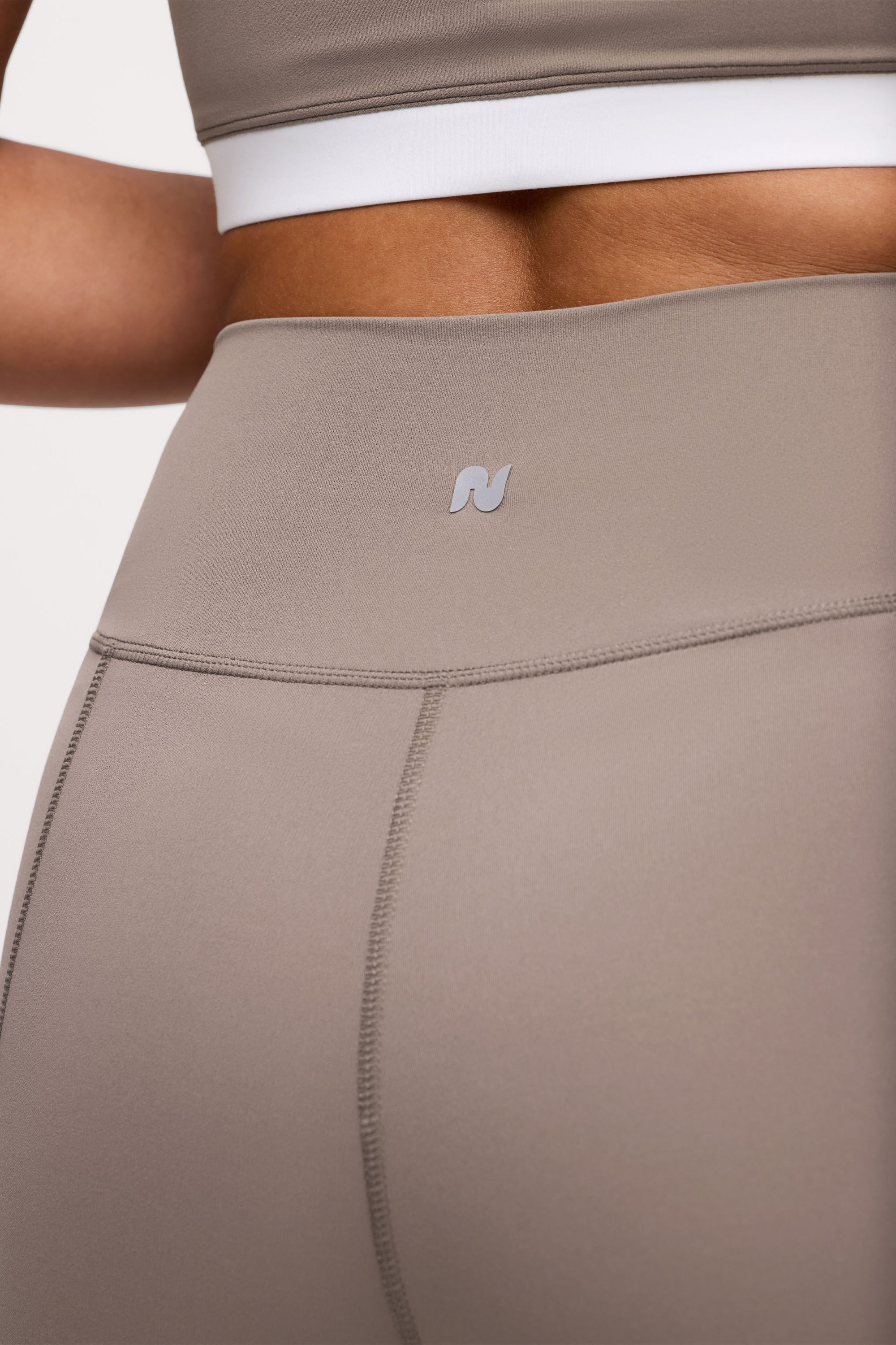 Motion Piped Legging with Pocket | Cocoa