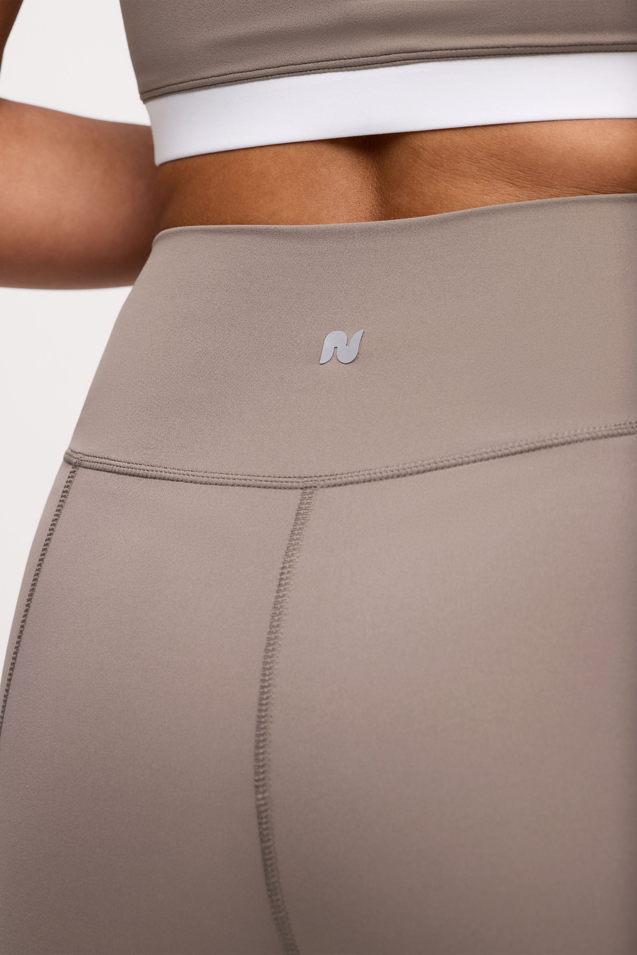 Motion Piped Legging with Pocket | Cocoa