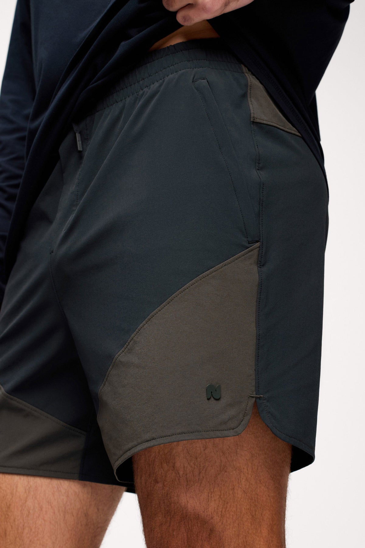 Color:Espresso | Contrast Panel Refine Short