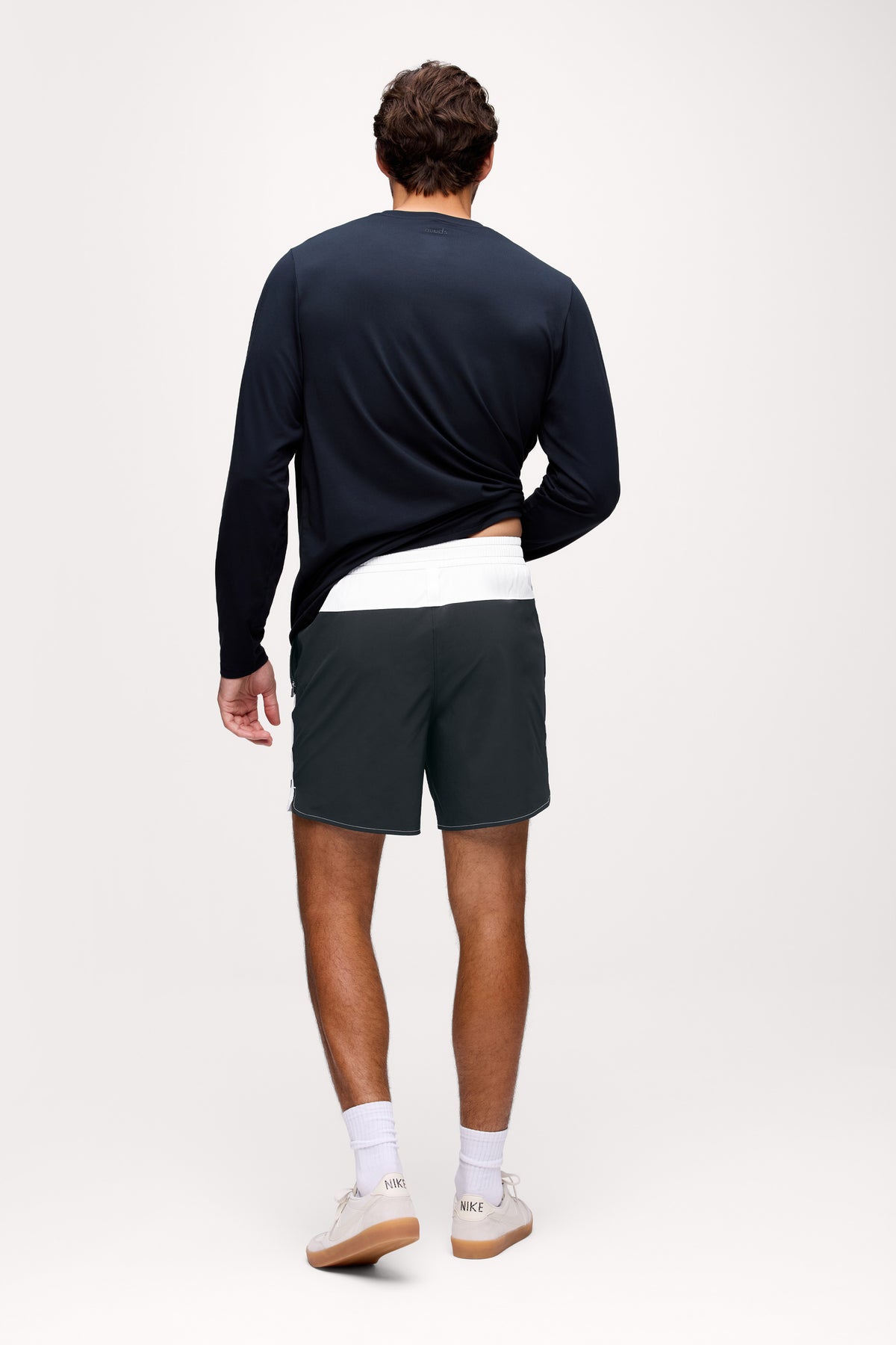 Color:White | Contrast Panel Refine Short