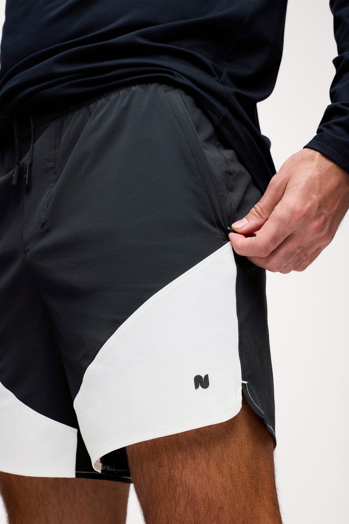 Color:White | Contrast Panel Refine Short
