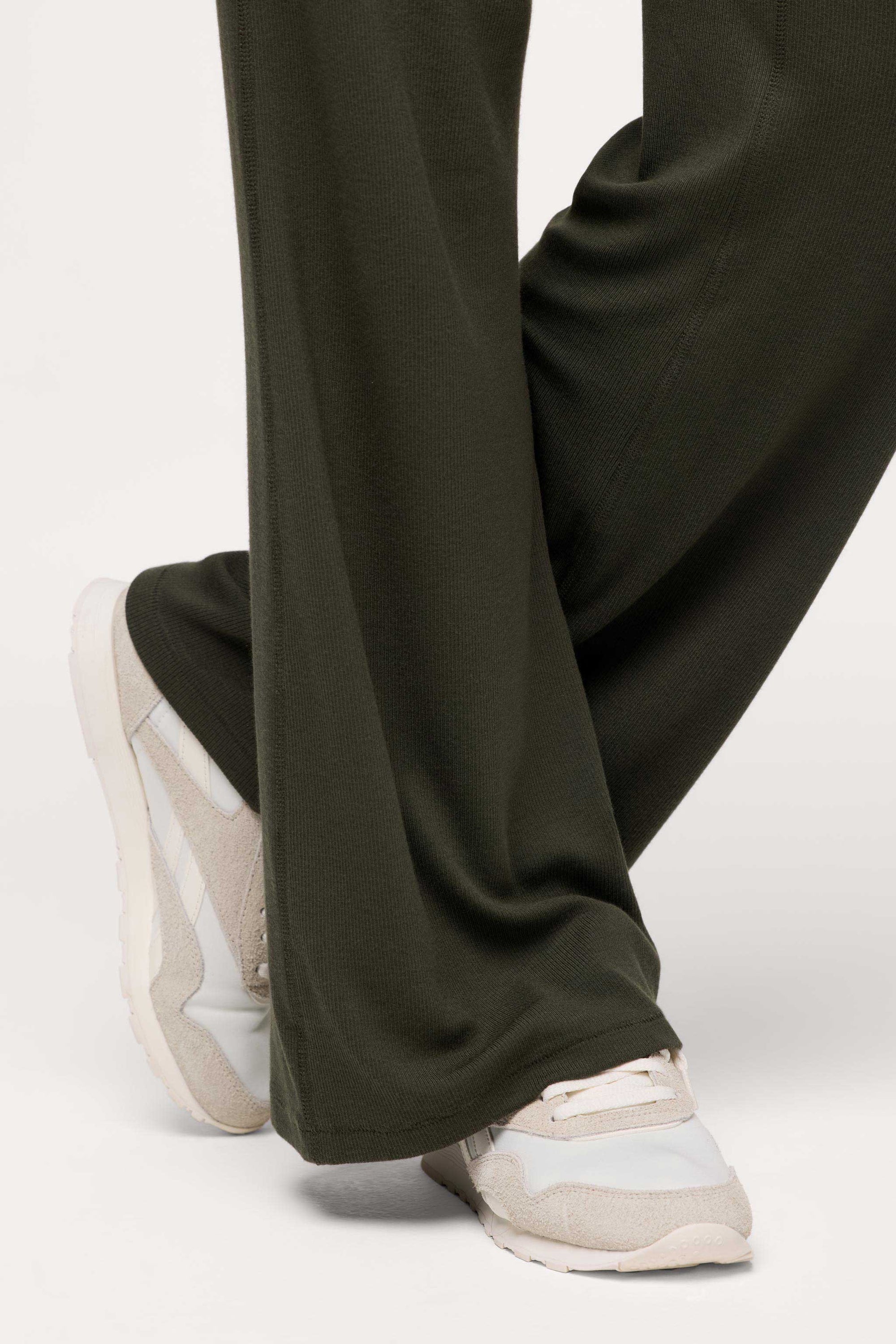 Slinky Rib Streamline Pant | Darkest Olive