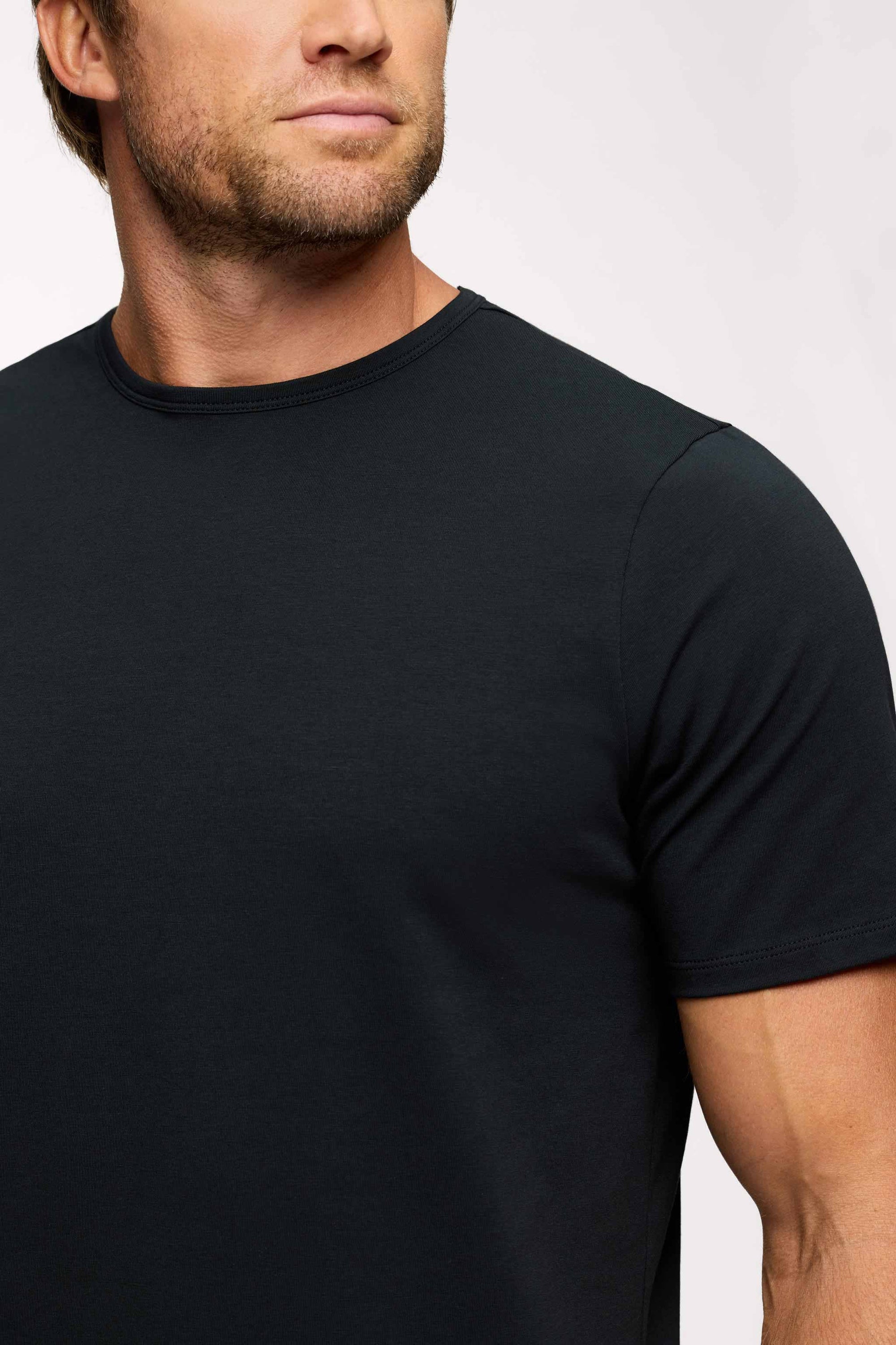 Men's Short Sleeve Curved Hem Tee