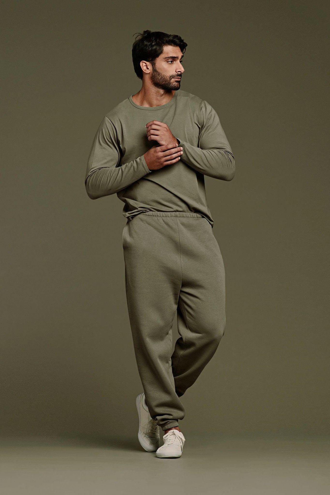 Men's Long Sleeve Curved Hem T-Shirt | Dark Olive