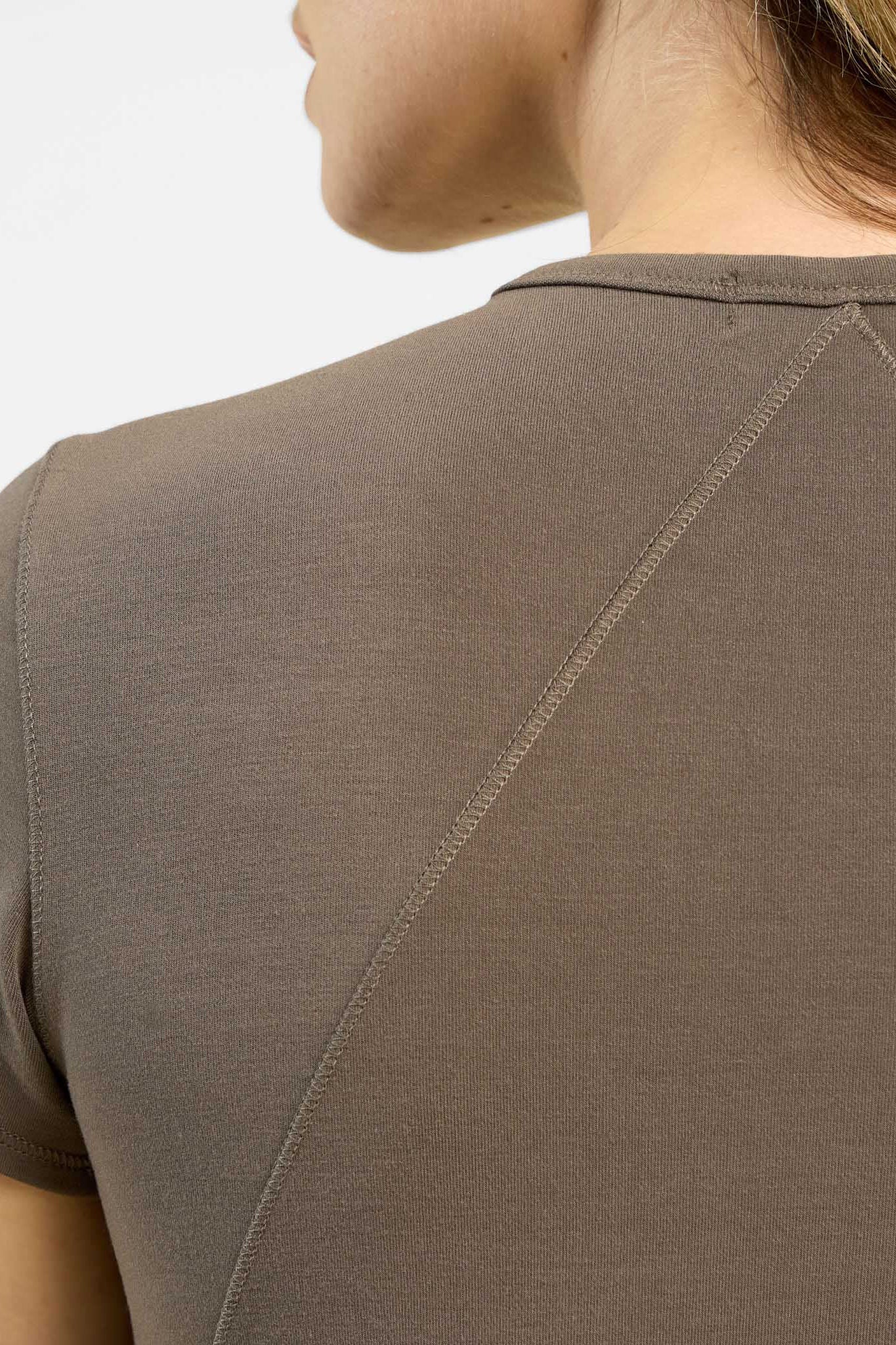 SwiftStretch Seamed Tee