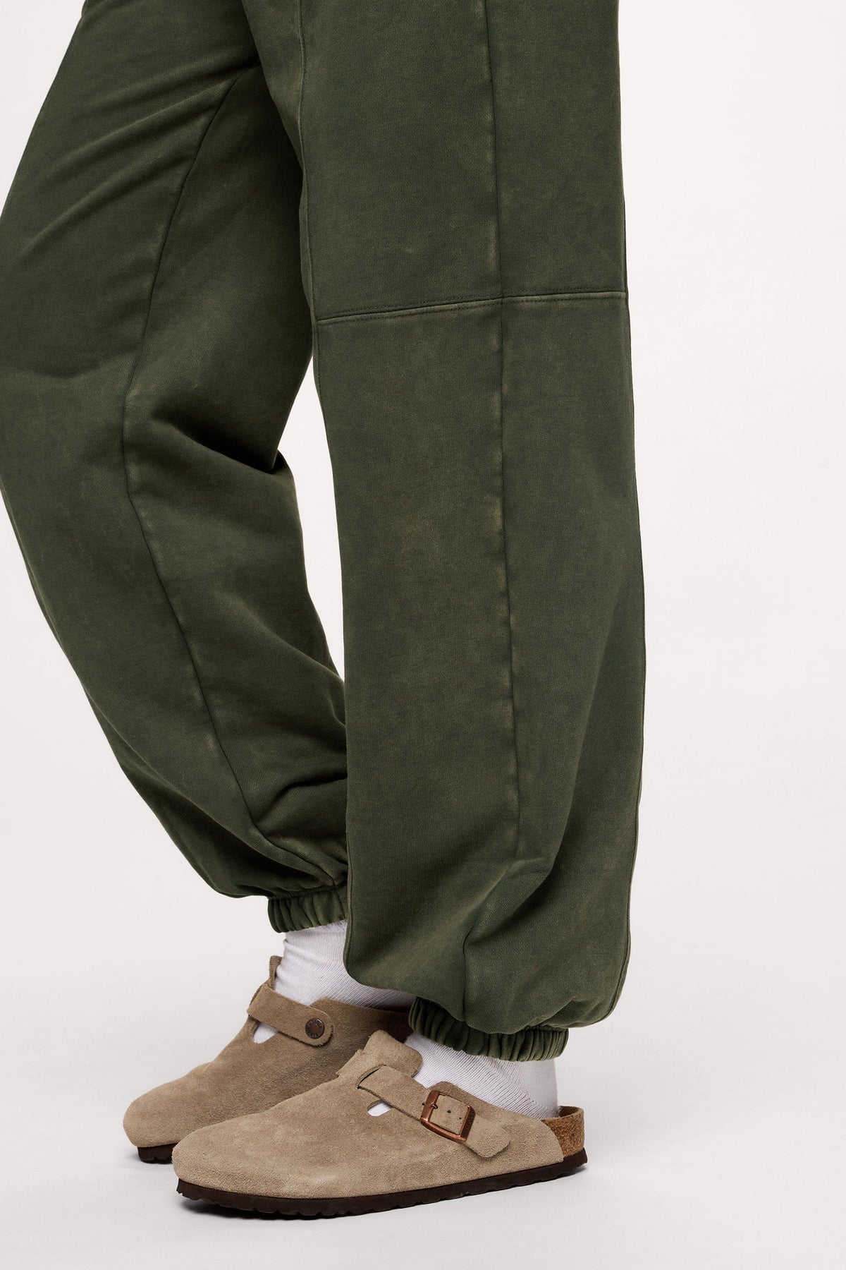 Color:Darkest Olive | nuuds women’s jogger pants relaxed fit - soft fleece fabric jogger pants for women