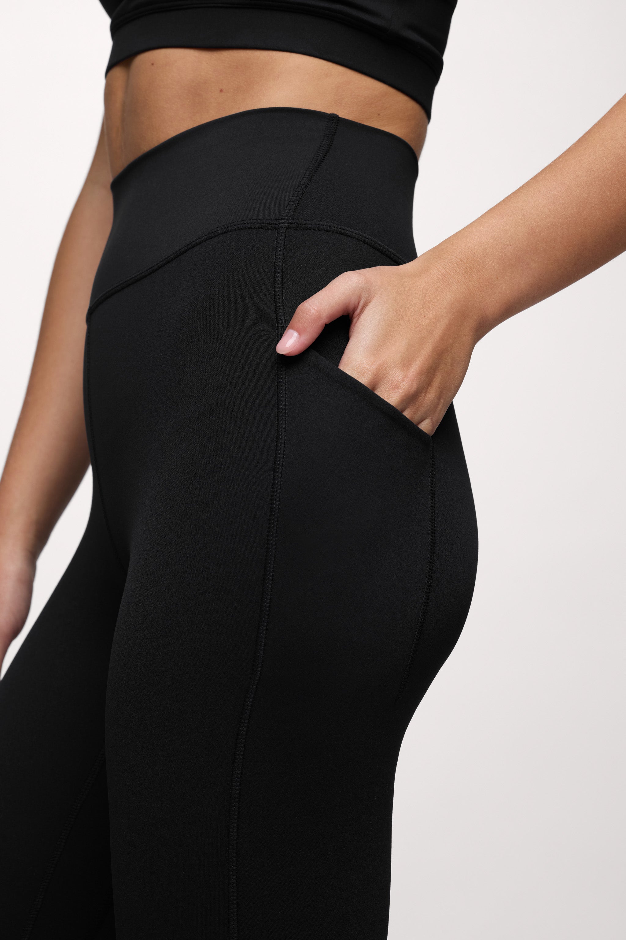 Motion Legging with Pocket | Black