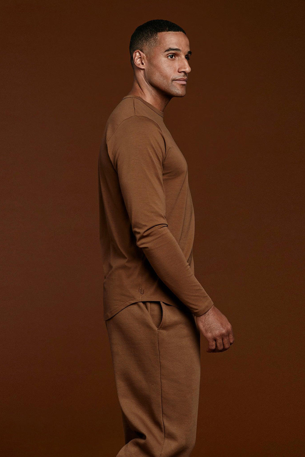 Men's Long Sleeve Curved Hem T-Shirt | Chocolate