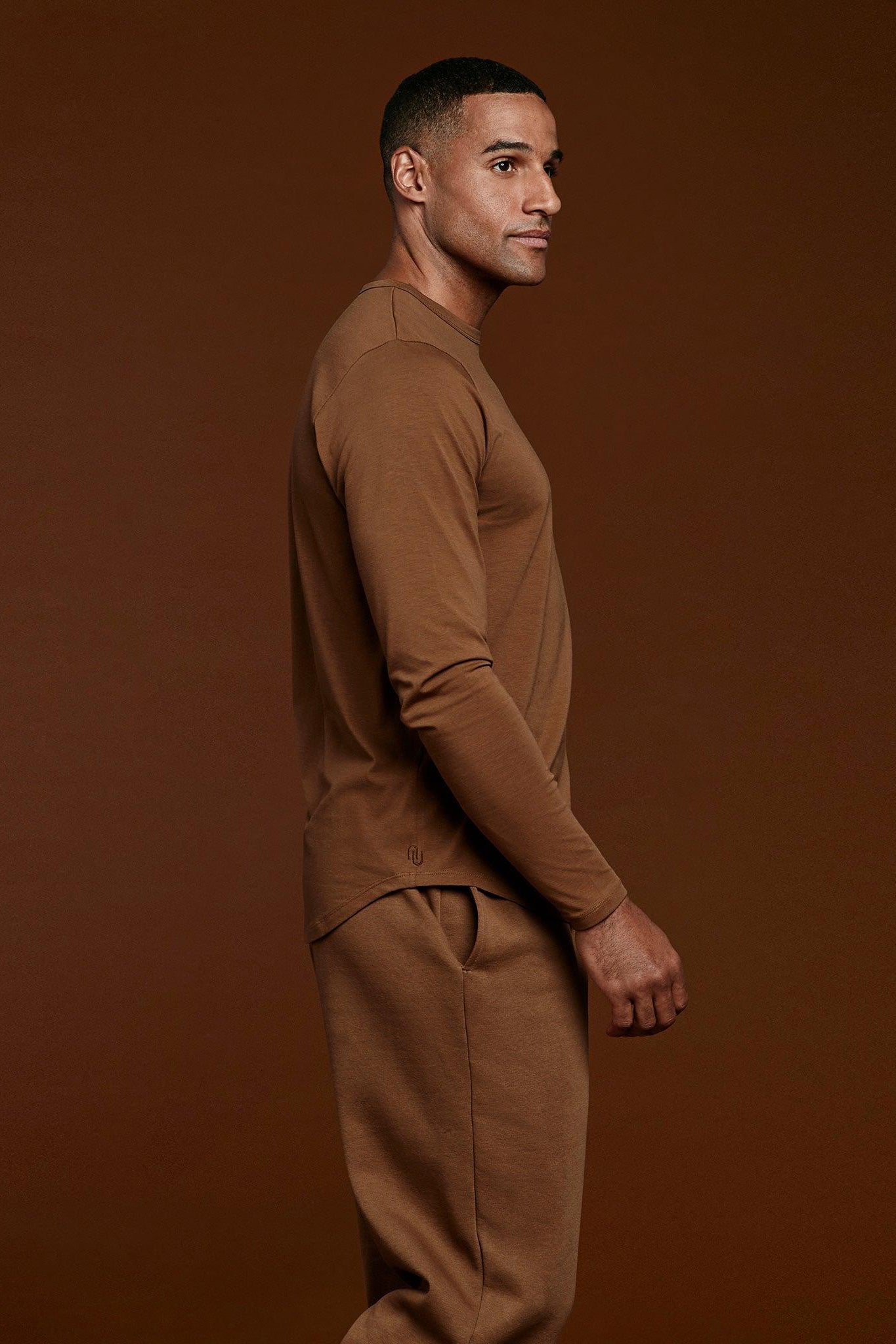 Men's Long Sleeve Curved Hem T-Shirt | Chocolate