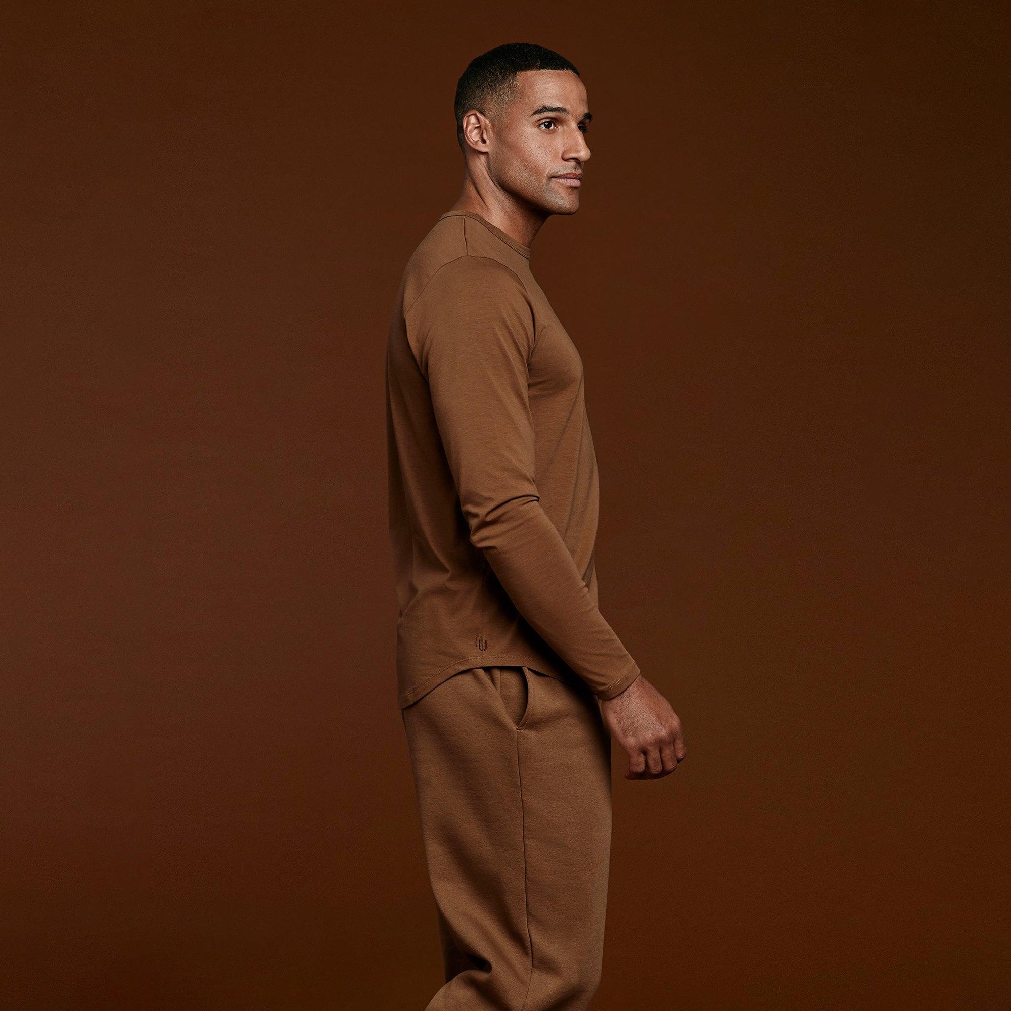 Men's Long Sleeve Curved Hem T-Shirt | Chocolate